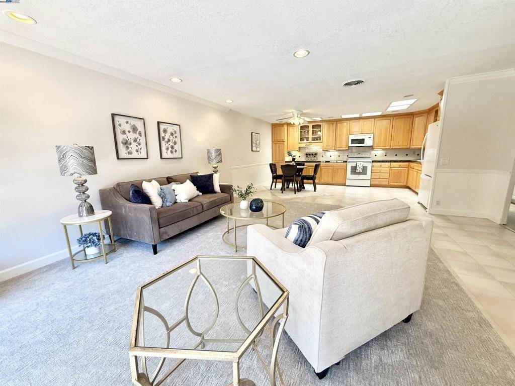 Walnut Creek, CA 94595,2217 Ptarmigan Dr #2