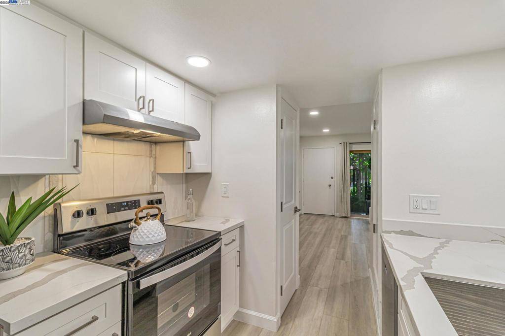 215 Red Oak Dr #C Sunnyvale, CA 94086