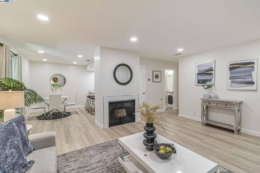 215 Red Oak Dr #C Sunnyvale, CA 94086