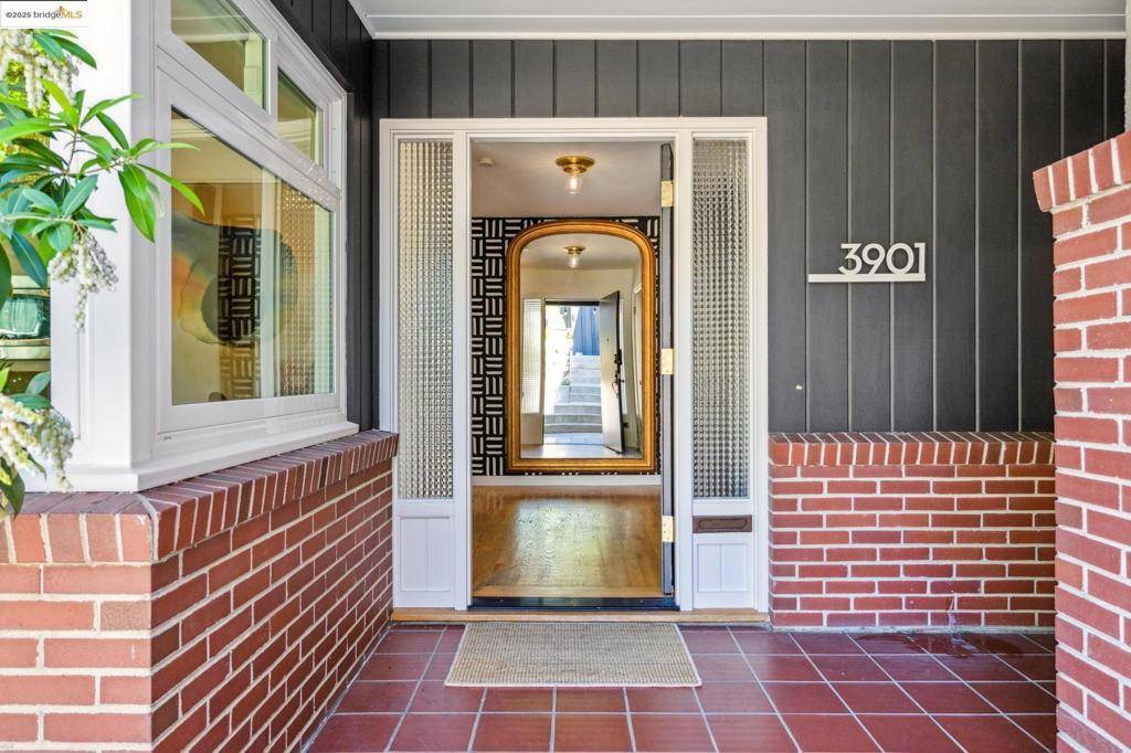 Oakland, CA 94602,3901 Oakmore Rd
