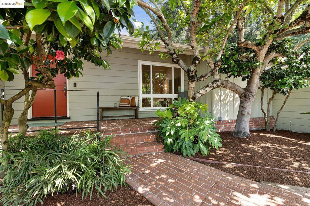 Oakland, CA 94611,5625 Snake Rd