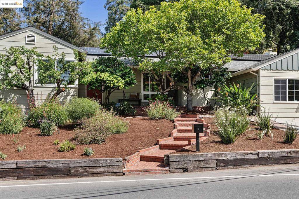 Oakland, CA 94611,5625 Snake Rd
