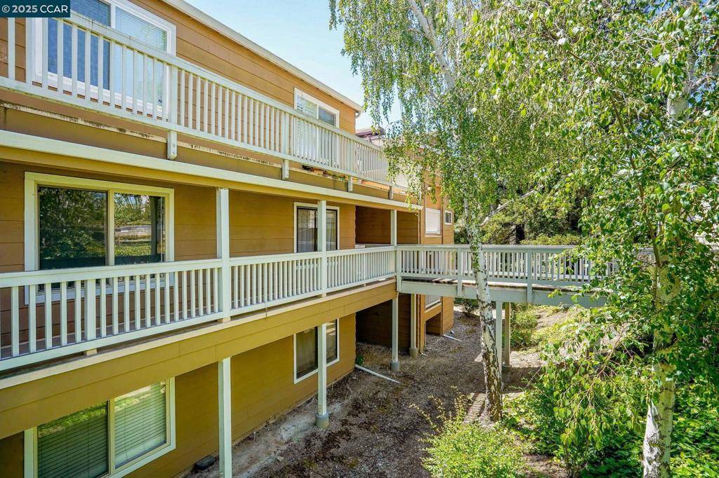 Martinez, CA 94553,186 Farm Ln