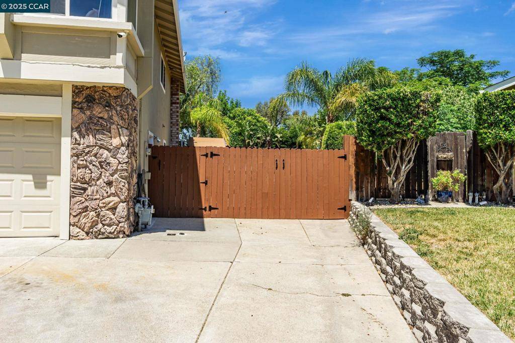 Antioch, CA 94509-5872,2390 Peachtree cir
