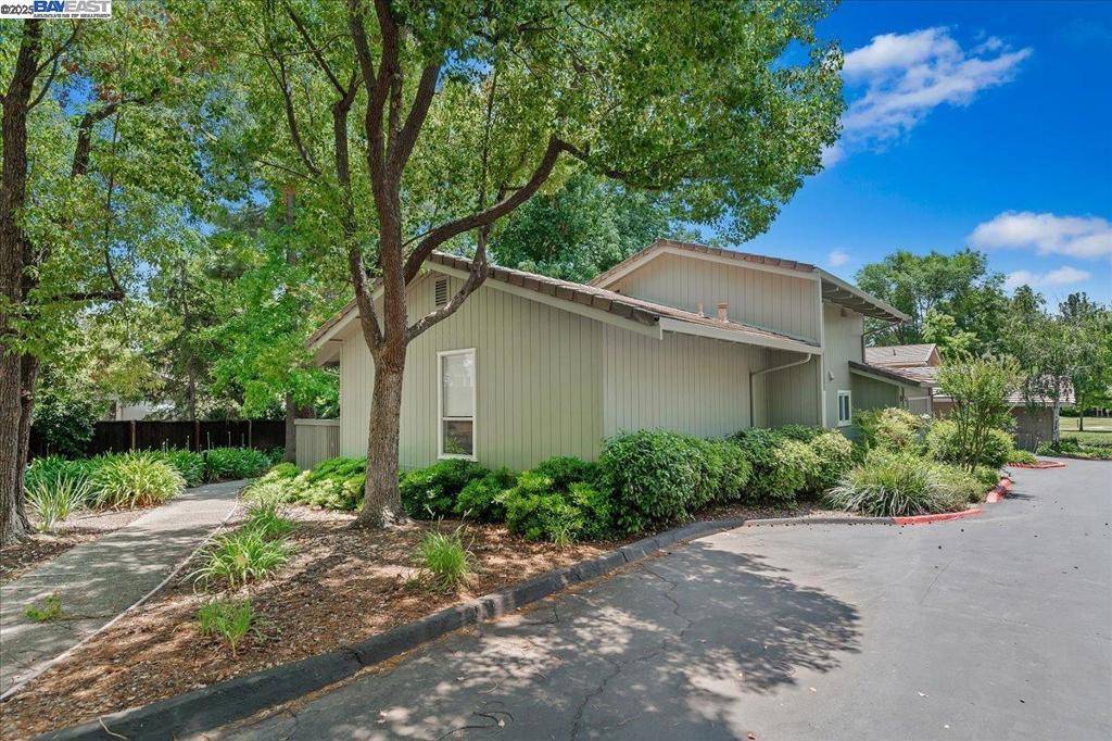 Pleasant Hill, CA 94523,10 Rolling Green Cir