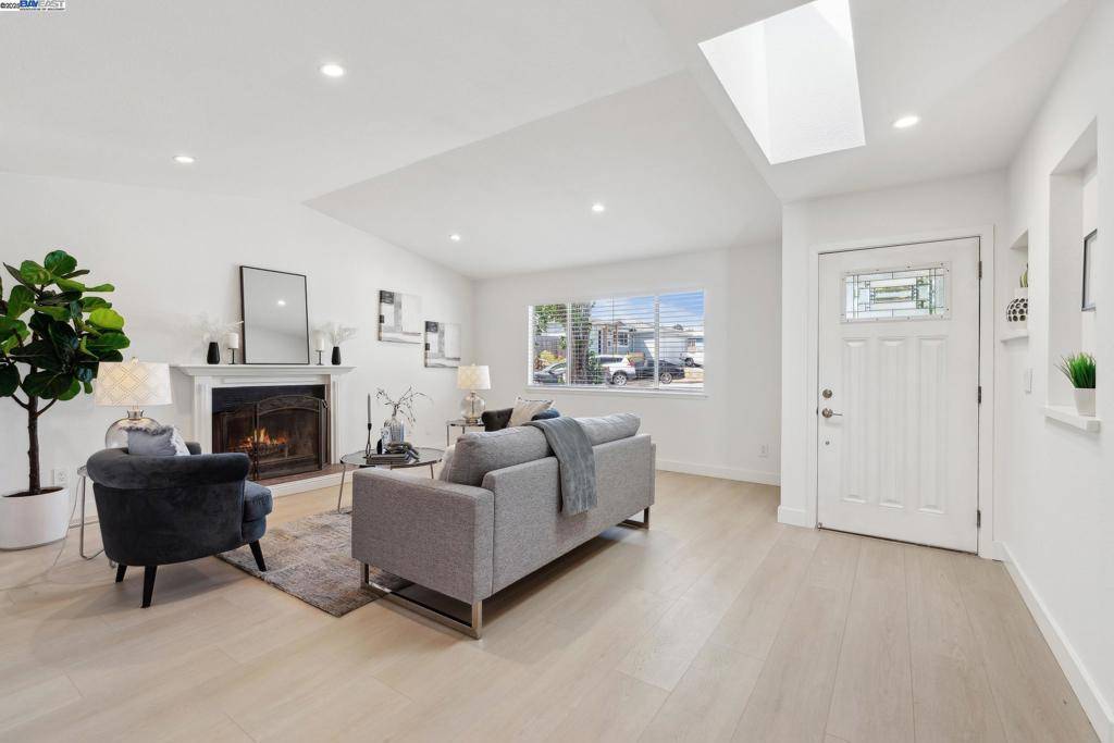 Martinez, CA 94553,577 Dorothy Ln
