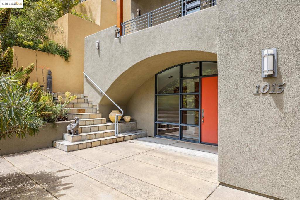 Berkeley, CA 94705,1015 Grand View Dr
