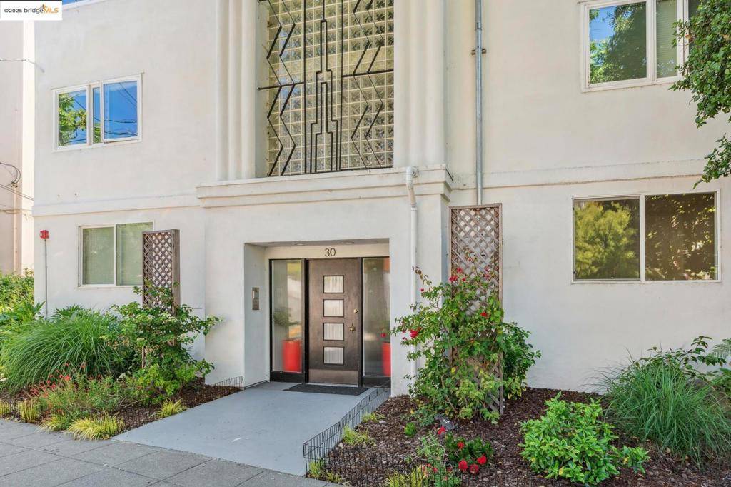 Berkeley, CA 94705-0000,30 Domingo Ave #2