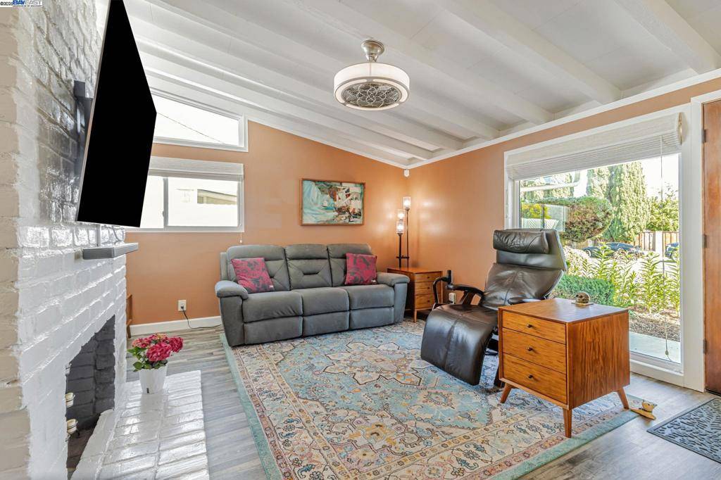 Hayward, CA 94545-2407,1061 Currant Way