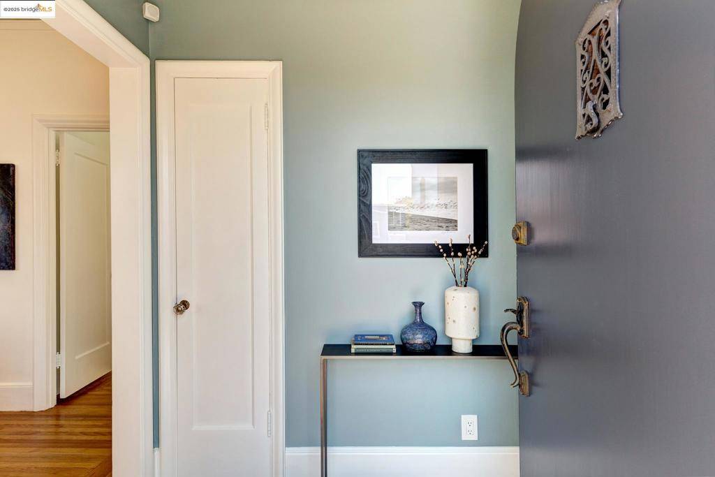 Berkeley, CA 94702,1385 Virginia St