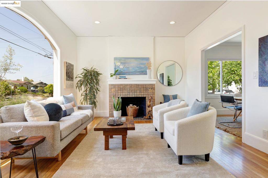 Berkeley, CA 94702,1385 Virginia St