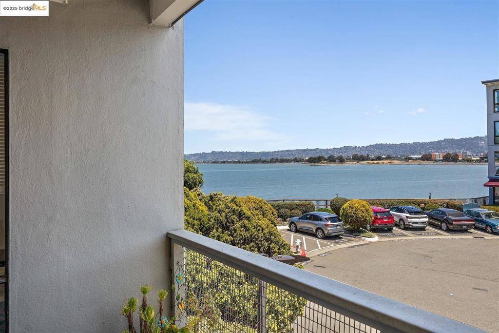 Emeryville, CA 94608,9 Commodore DR #A216
