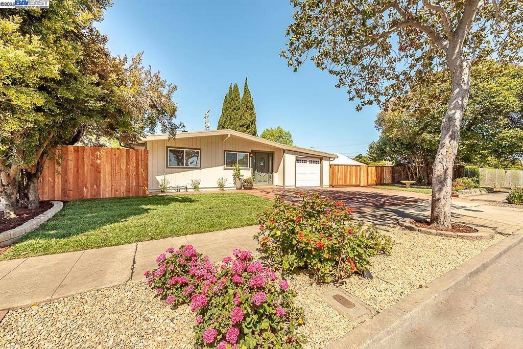 Sunnyvale, CA 94089,697 Lakewood Dr