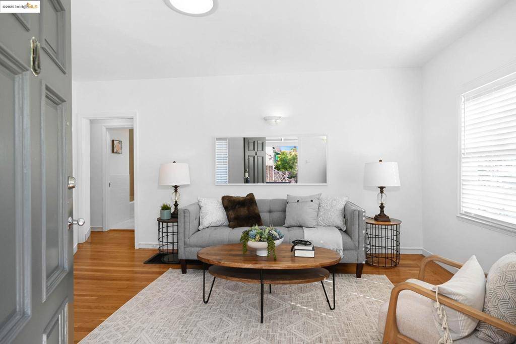 Berkeley, CA 94705,3008 Deakin Street