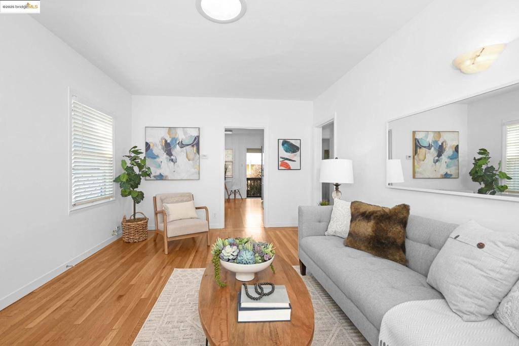 Berkeley, CA 94705,3008 Deakin Street
