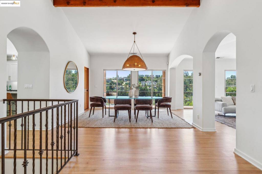Oakland, CA 94611,911 Aquarius Way