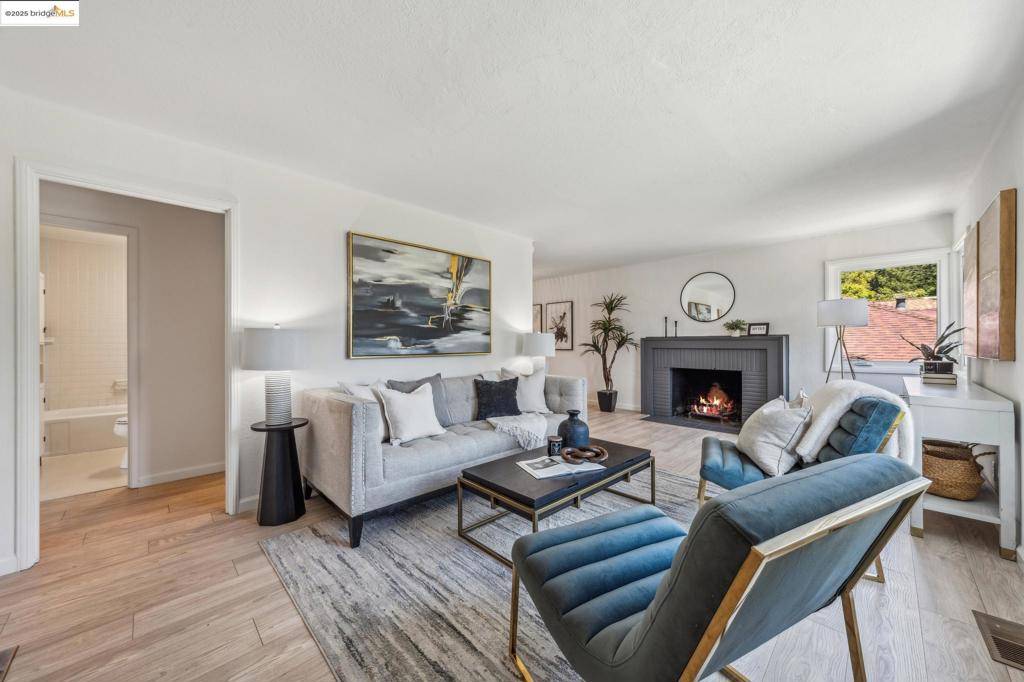 Oakland, CA 94611,7069 Saroni Dr