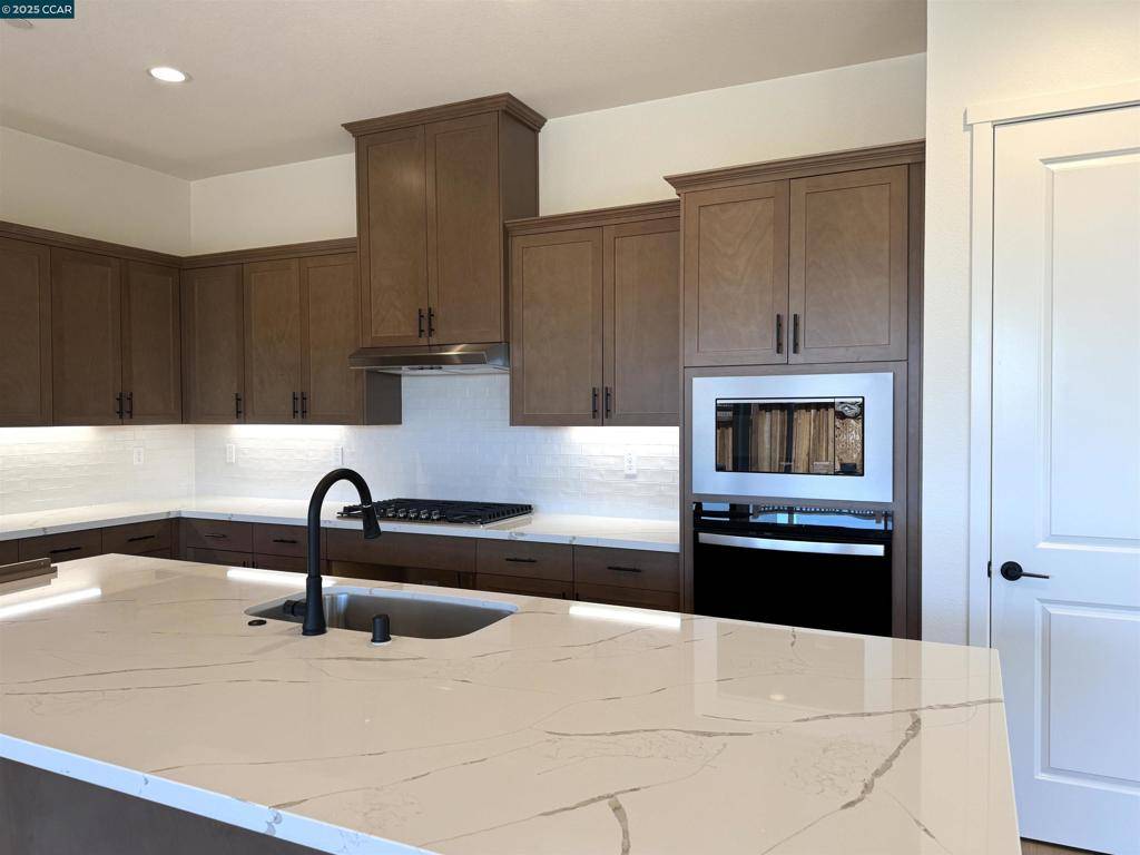 Lathrop, CA 95330,17585 Bushwick Lane
