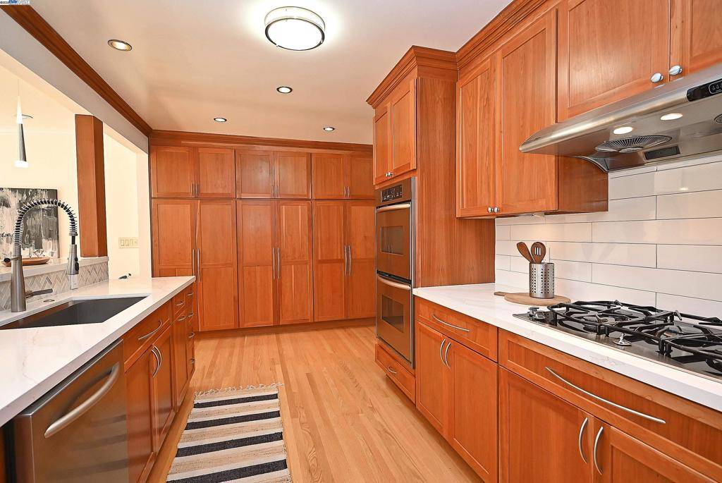 2044 Strang Ave San Leandro, CA 94578