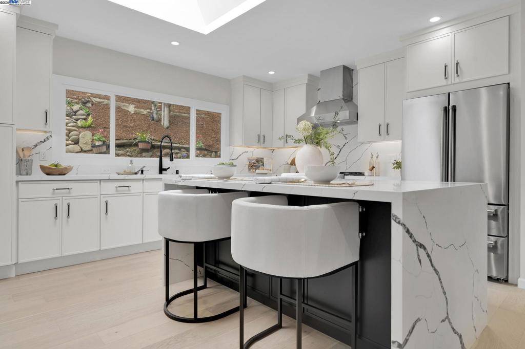 Kentfield, CA 94904,90 Upper Briar Road