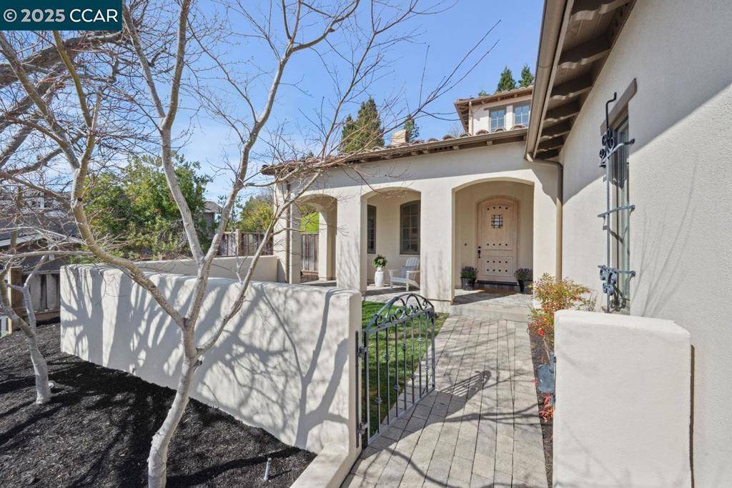 Moraga, CA 94556,5 Moraga Valley Ln