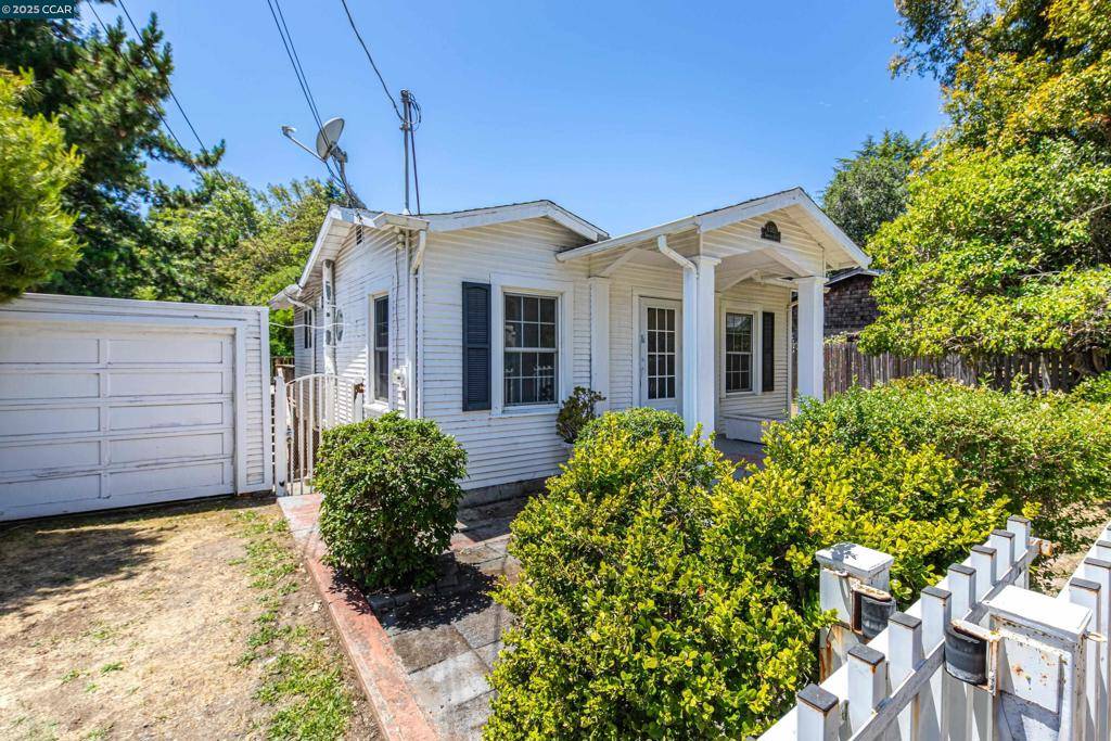 Oakland, CA 94605,6383 Hillmont Dr