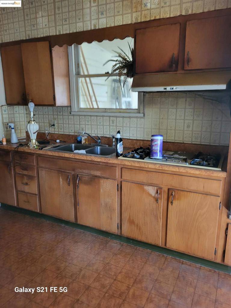 Oakland, CA 94621,1715 87Th Ave