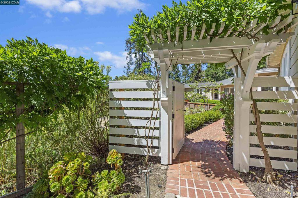Lafayette, CA 94549,1087 Rahara Dr
