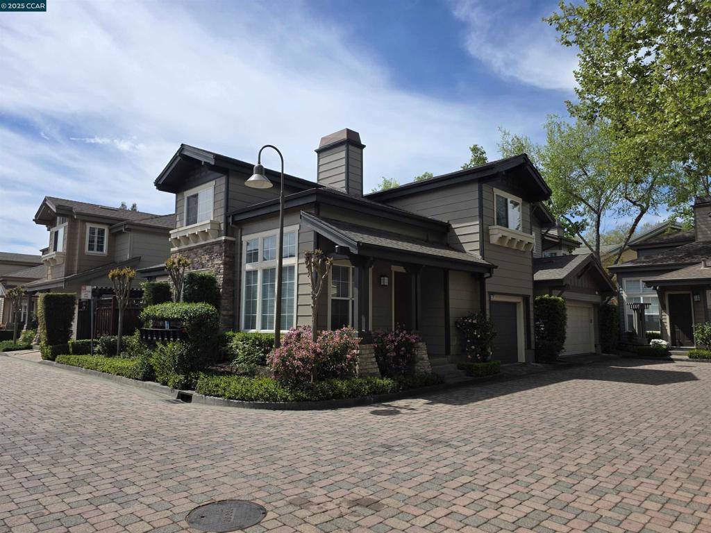 Danville, CA 94526,1071 River Rock Ln