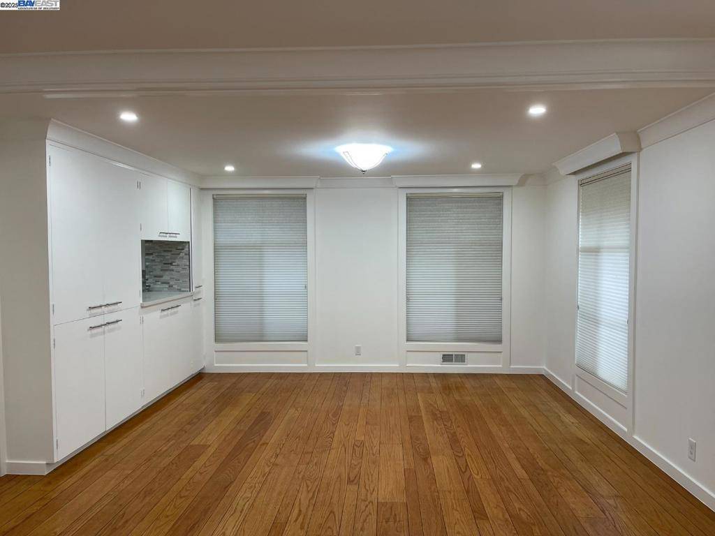 802 Center Dr Palo Alto, CA 94301