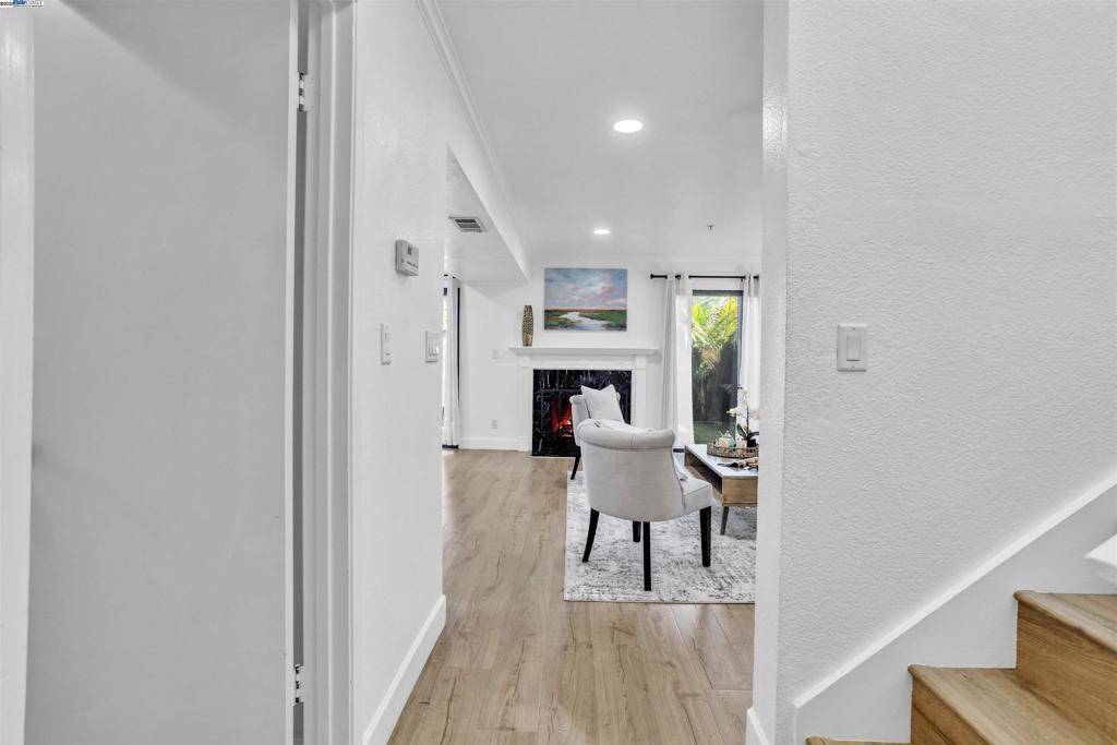 Castro Valley, CA 94546,20340 Forest Ave #4