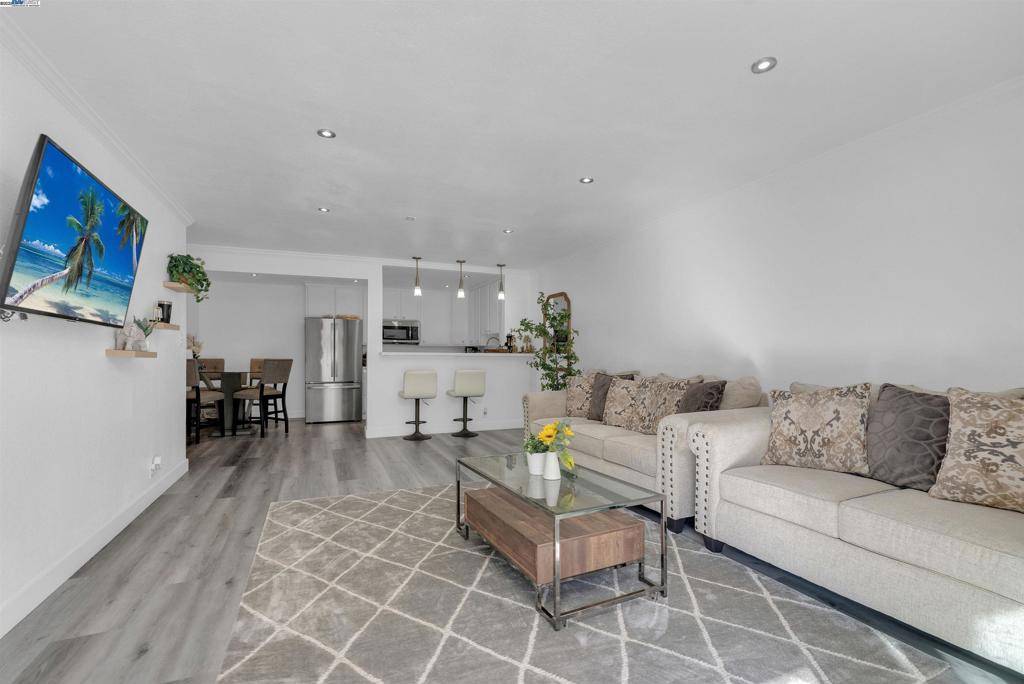 Castro Valley, CA 94546,2500 Miramar Ave #203
