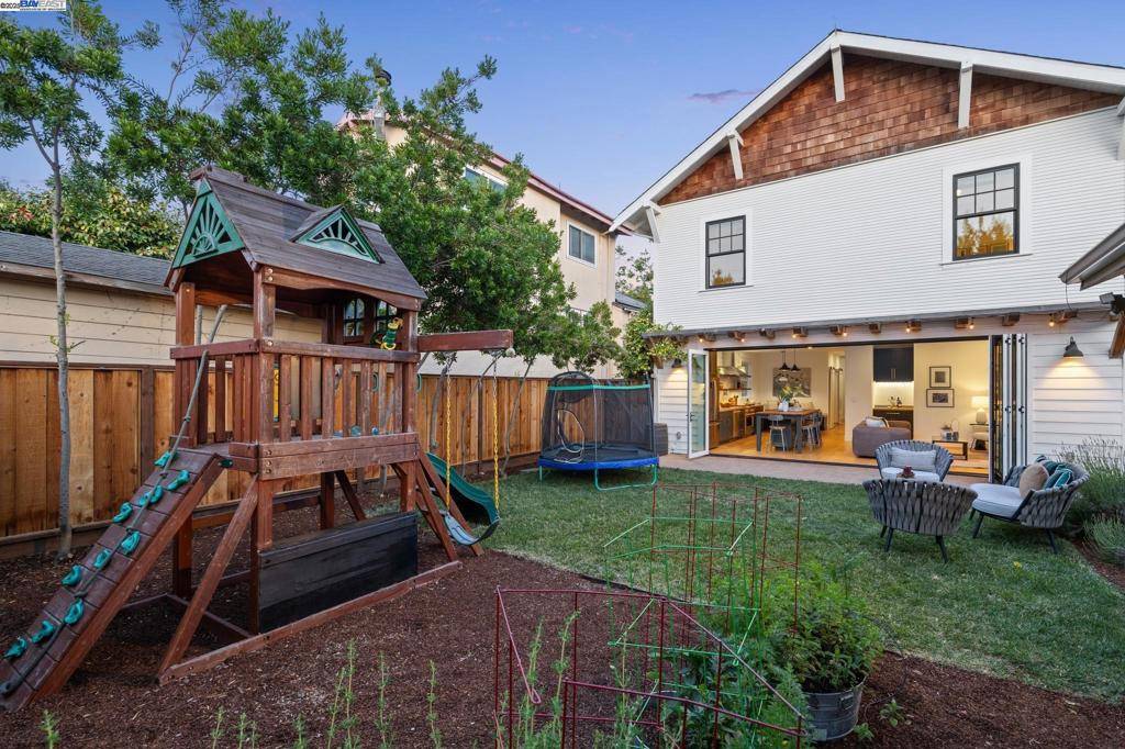 Oakland, CA 94618,5472 KALES AVENUE