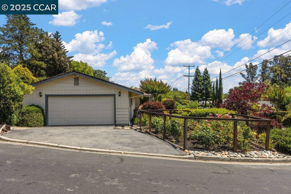 Orinda, CA 94563,1 Aspinwall Ct