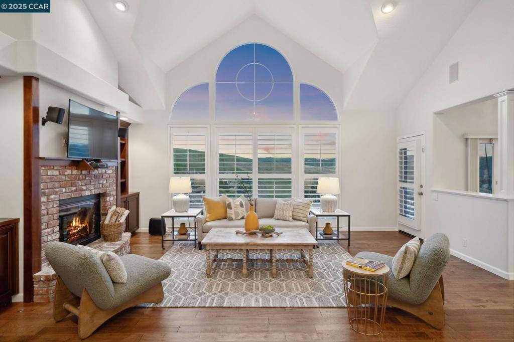 Walnut Creek, CA 94598,460 Silver Hollow Drive