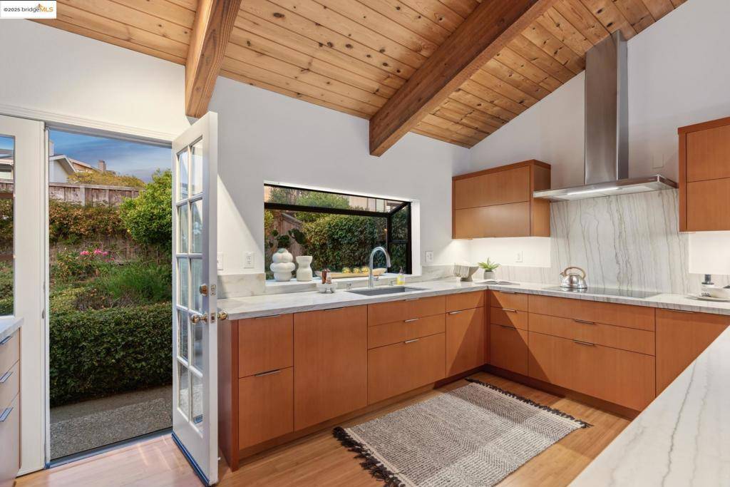 Oakland, CA 94618,15 Marlin Cove