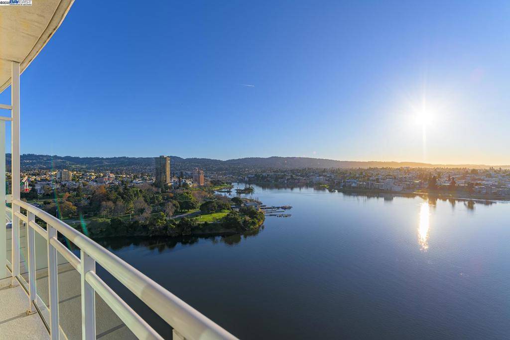 Oakland, CA 94612,1 Lakeside Dr #1806