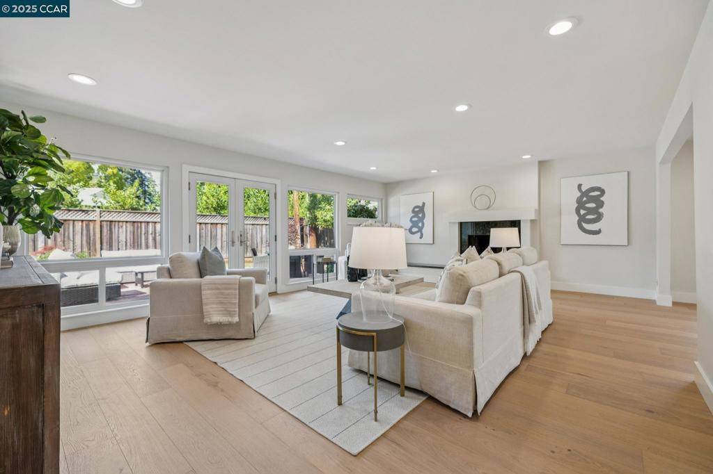 Menlo Park, CA 94025,241 E Creek Dr