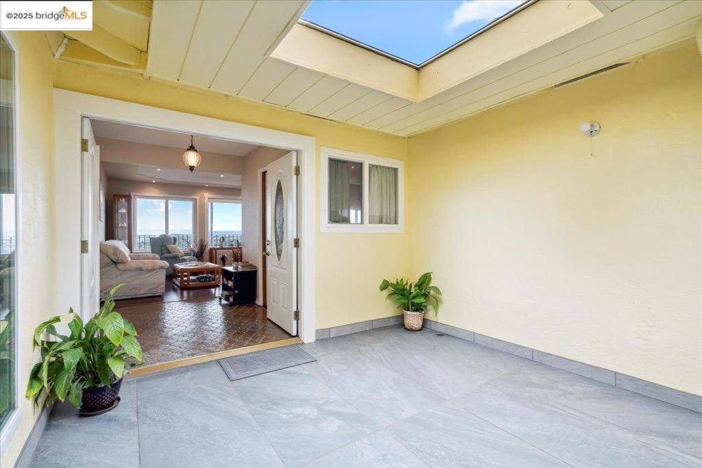 Oakland, CA 94605,11772 Cranford Way