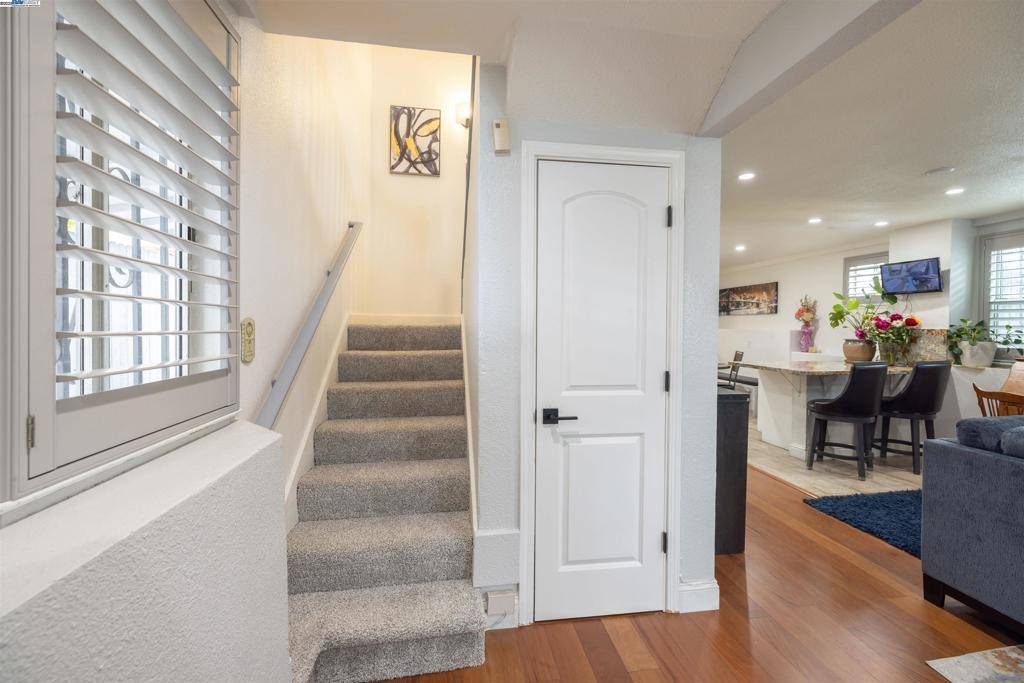 Oakland, CA 94607,1234 Willow St