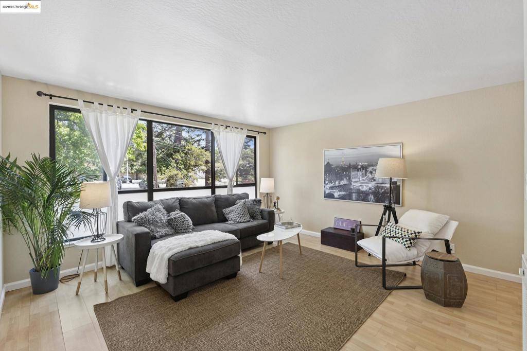 Berkeley, CA 94704,2632 Warring St #1