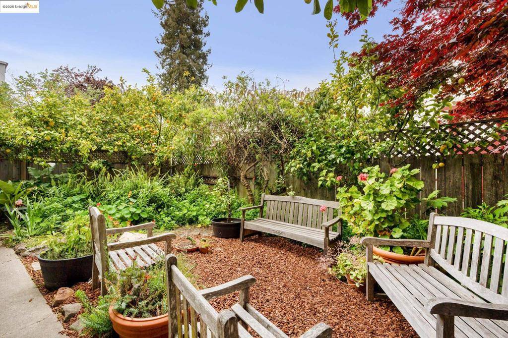 Berkeley, CA 94703,1718 Bancroft Way