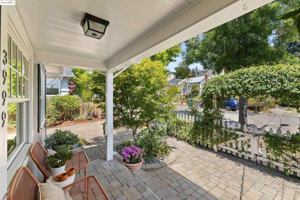 Oakland, CA 94602,3999 Whittle Ave