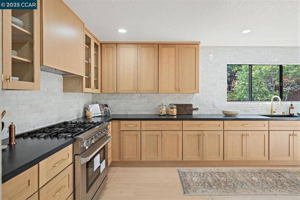 101 Lena Ct Pleasant Hill, CA 94523