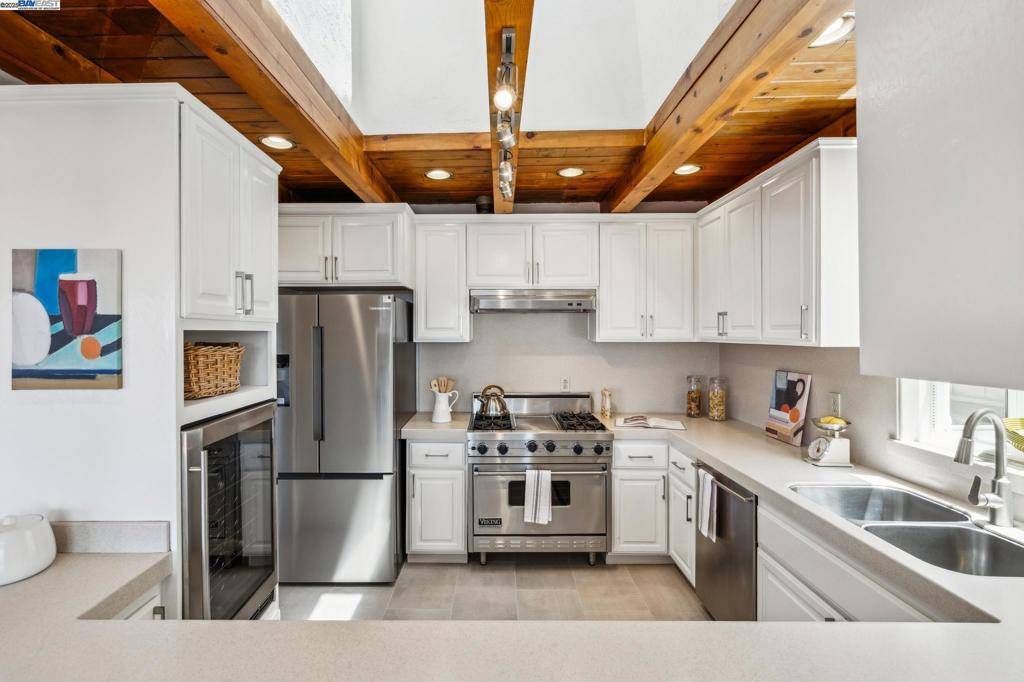 Oakland, CA 94605,3014 BROADMOOR VIEW