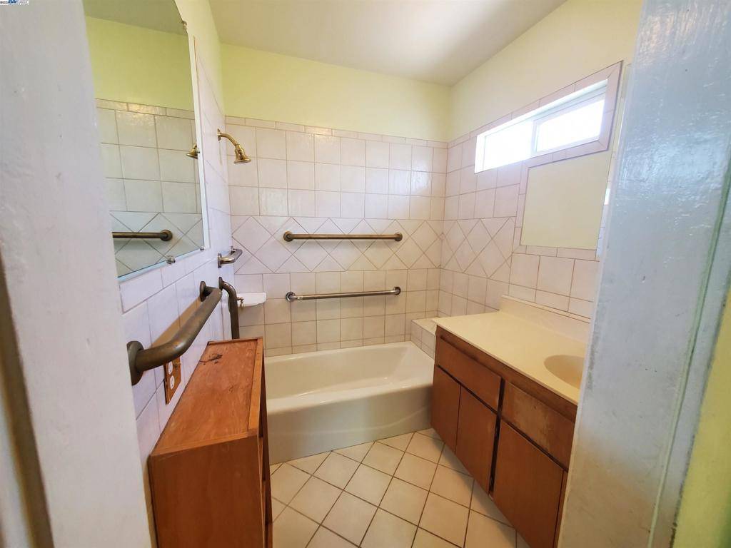 Oakland, CA 94601,4006 Carrington St