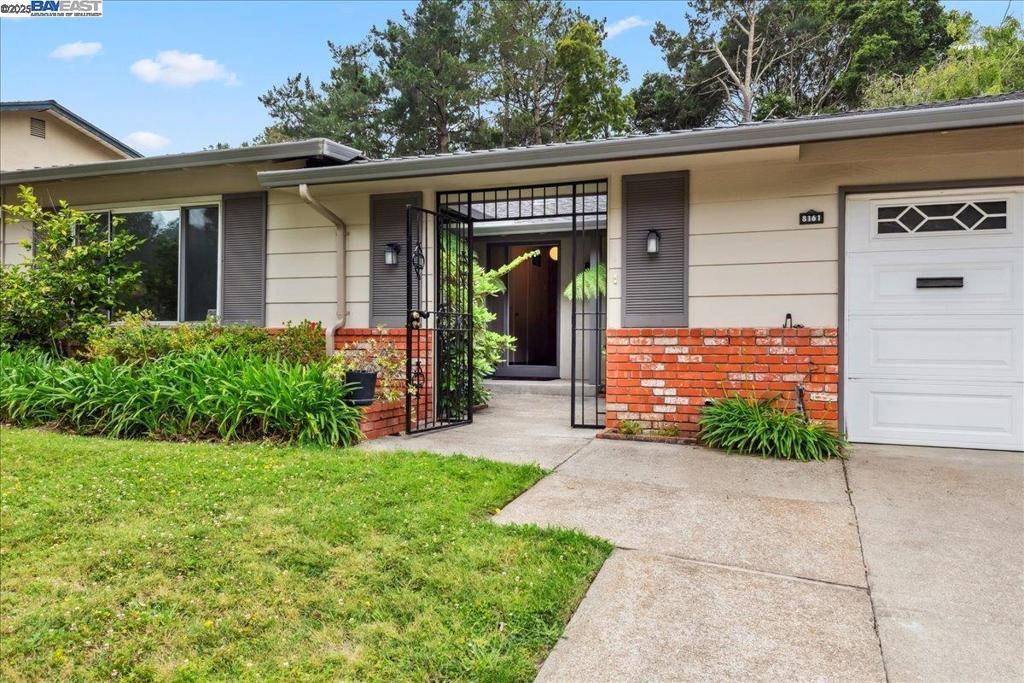 Oakland, CA 94605,8161 Surrey Ln