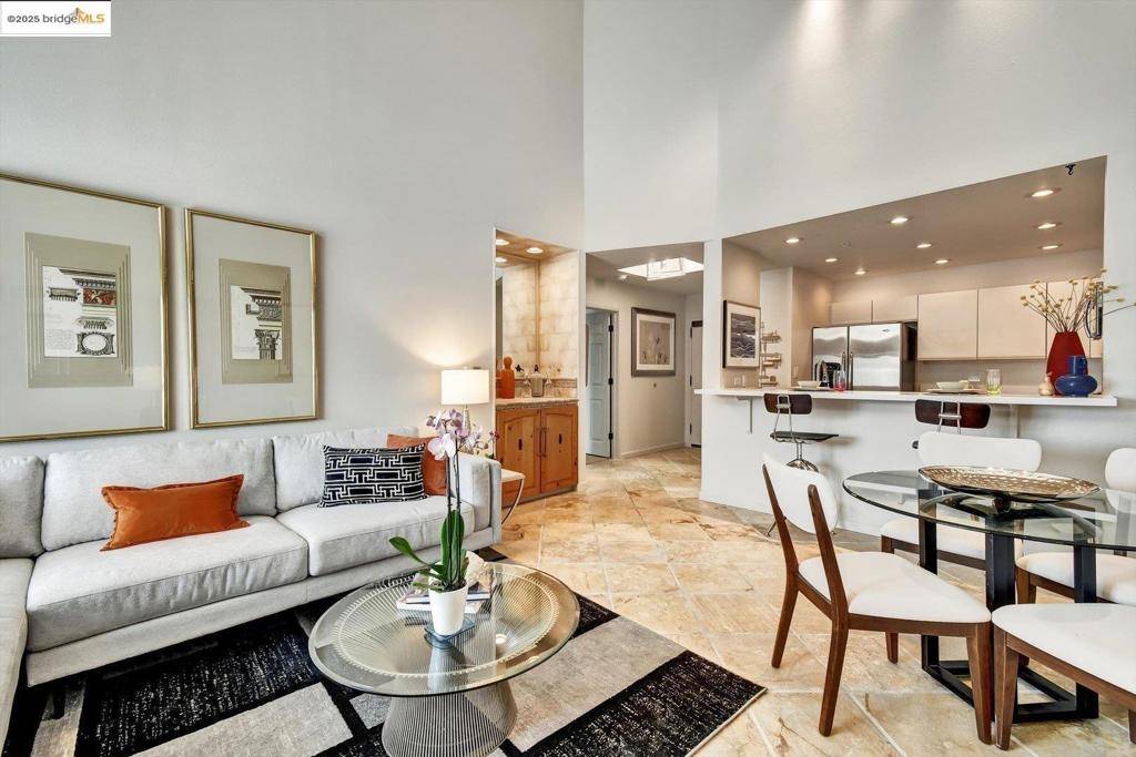 Oakland, CA 94610,245 Perkins ST #64
