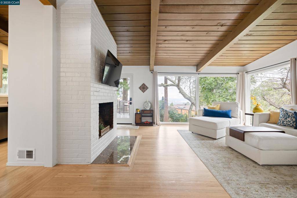 Berkeley, CA 94708,256 Fairlawn Dr