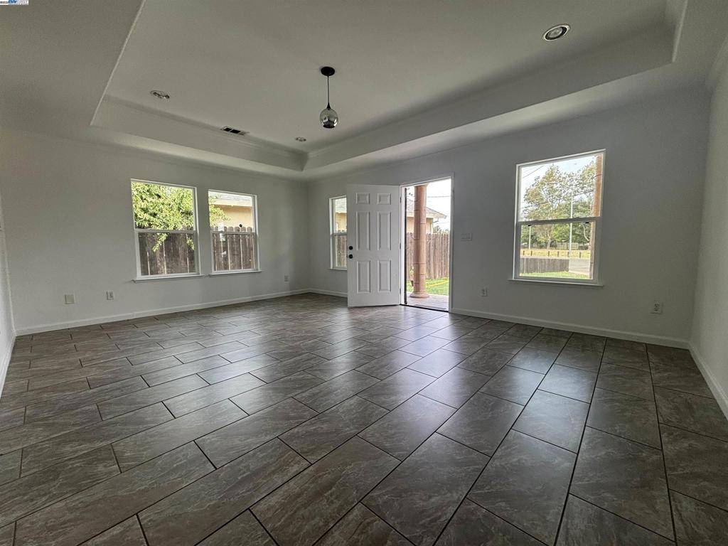 Sacramento, CA 95815,2621 Altos Ave